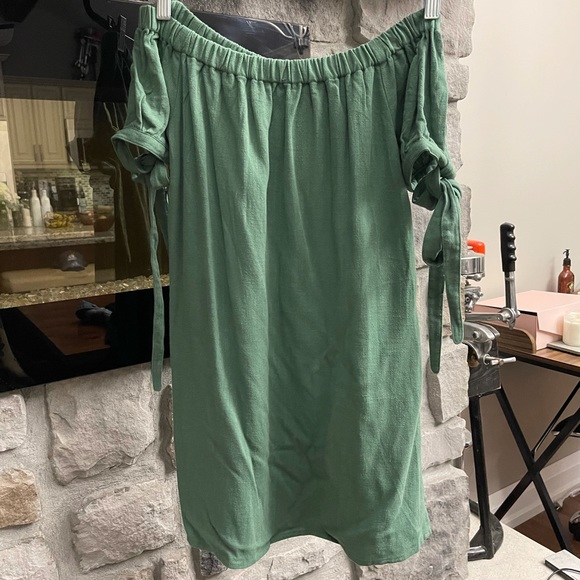 Off the shoulder dress by Lulu - Picture 2 of 2